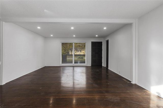 1005 NE 62nd Street, Gladstone, MO 64118