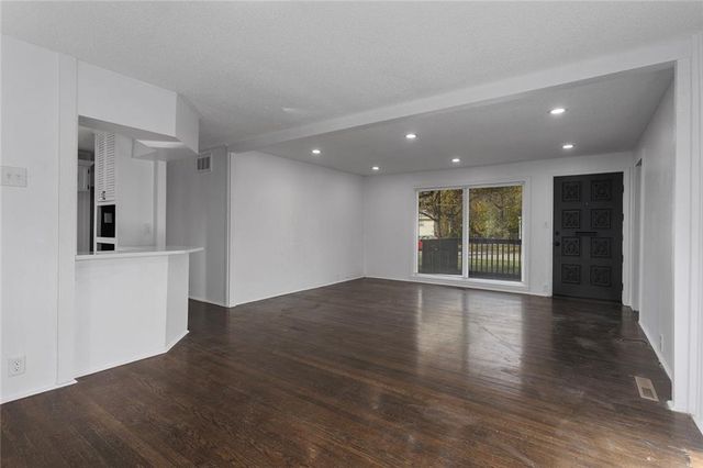 1005 NE 62nd Street, Gladstone, MO 64118