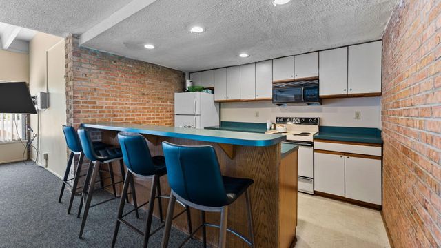 1225 S Maple Road 105, Ann Arbor, MI 48103