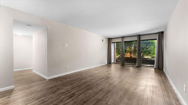 1225 S Maple Road 105, Ann Arbor, MI 48103