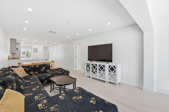 1011 Flame Vine Avenue 203, Delray Beach, FL 33445