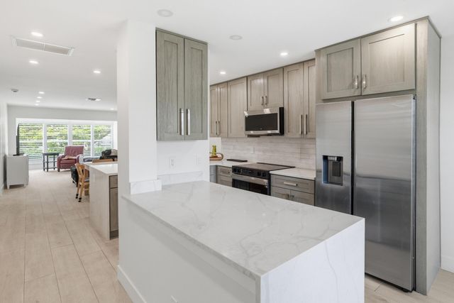 1011 Flame Vine Avenue 203, Delray Beach, FL 33445