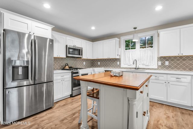 93 Center Avenue, Leonardo, NJ 07737