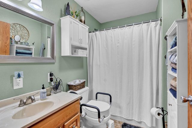 6431 NW 50th St, El Dorado, KS 67042