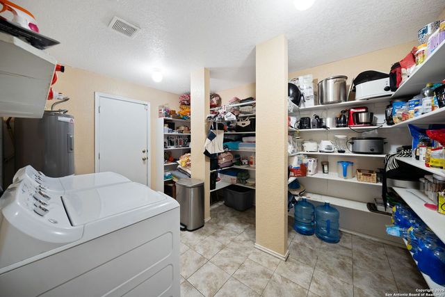 934 Saxonhill, San Antonio, TX 78253