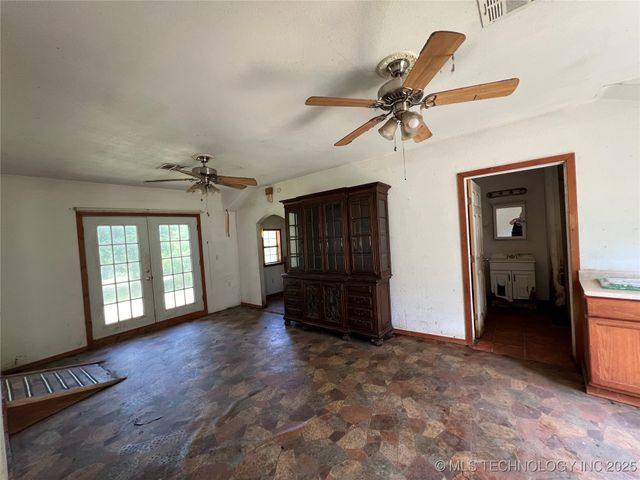 108 N 7th Avenue, Cleveland, OK 74020