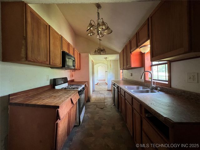 108 N 7th Avenue, Cleveland, OK 74020