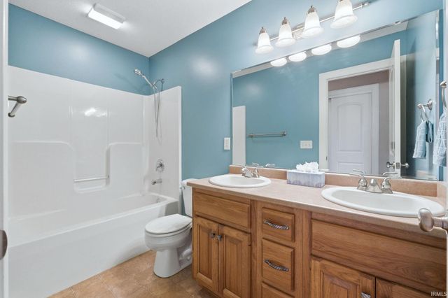 7036 Summerlyn Drive, Fort Wayne, IN 46835