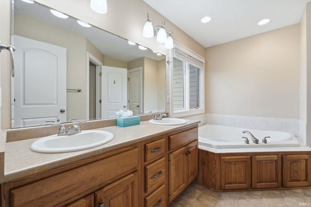 7036 Summerlyn Drive, Fort Wayne, IN 46835