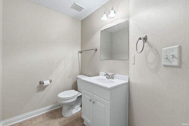 7036 Summerlyn Drive, Fort Wayne, IN 46835