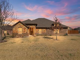 1108 Steamboat Drive, Hewitt, TX 76643
