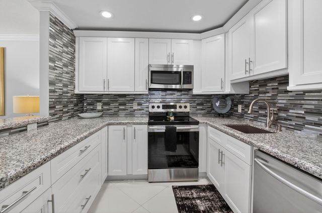 102 E Waterford E 102, Delray Beach, FL 33446