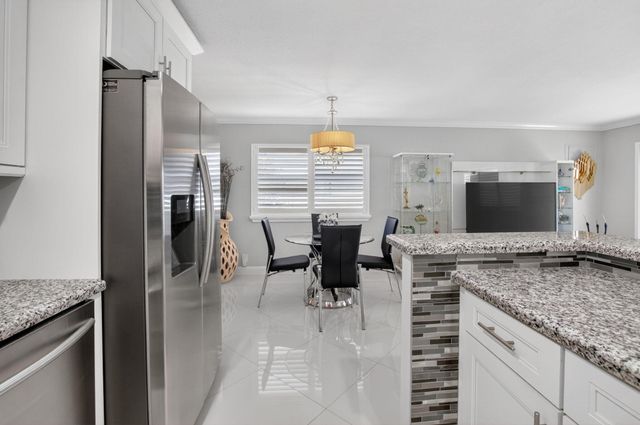 102 E Waterford E 102, Delray Beach, FL 33446
