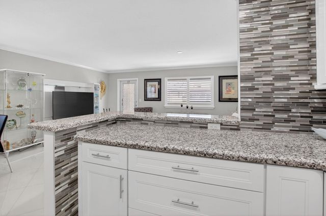102 E Waterford E 102, Delray Beach, FL 33446