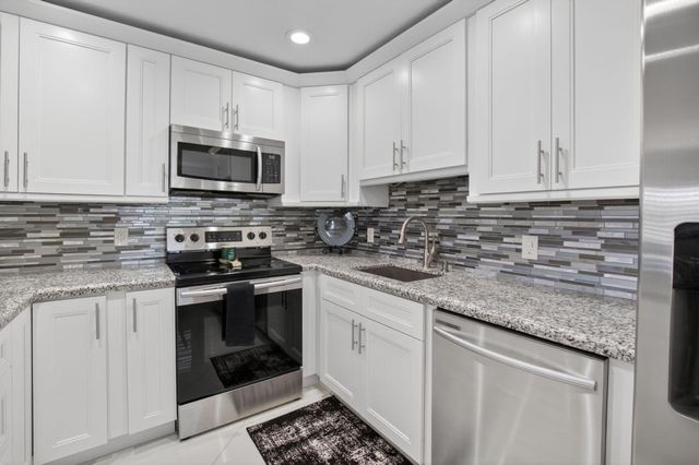 102 E Waterford E 102, Delray Beach, FL 33446