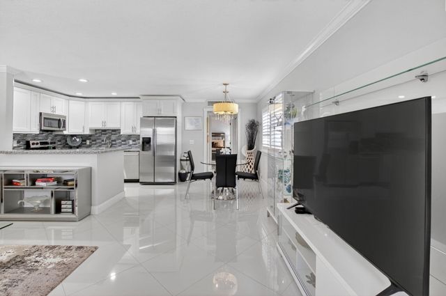 102 E Waterford E 102, Delray Beach, FL 33446