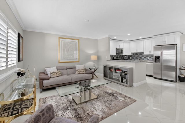 102 E Waterford E 102, Delray Beach, FL 33446