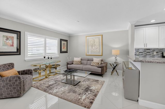 102 E Waterford E 102, Delray Beach, FL 33446