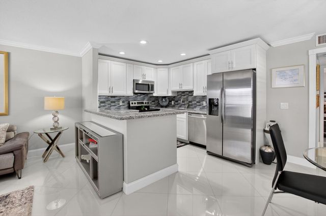 102 E Waterford E 102, Delray Beach, FL 33446