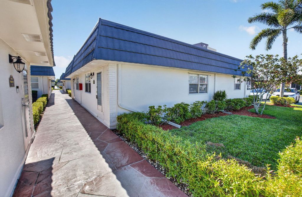 102 E Waterford E 102, Delray Beach, FL 33446