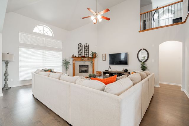 115 Basswood Drive, Red Oak, TX 75154
