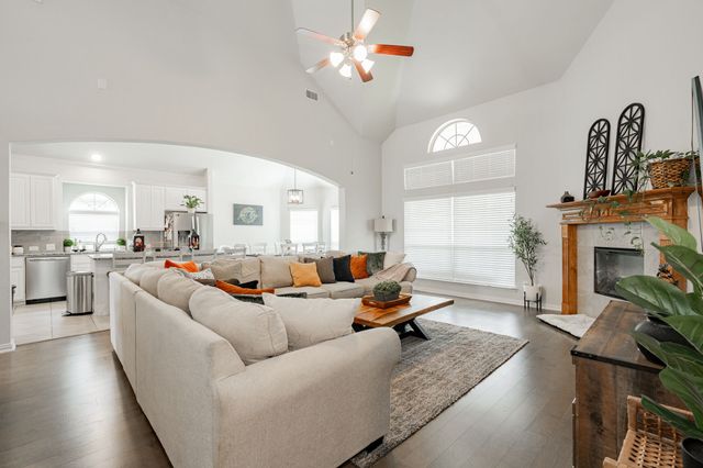 115 Basswood Drive, Red Oak, TX 75154