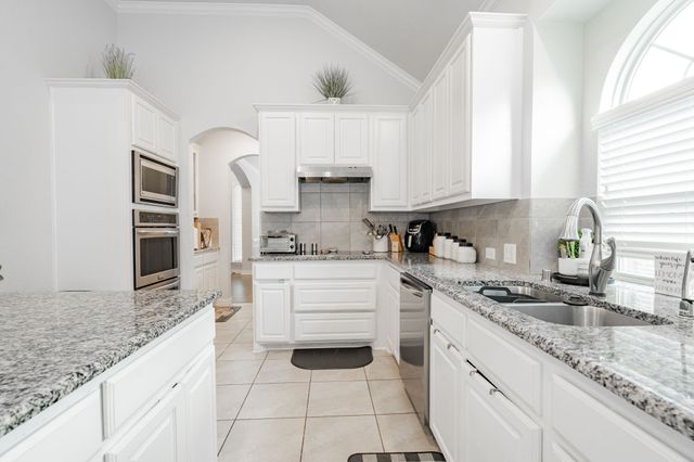 115 Basswood Drive, Red Oak, TX 75154