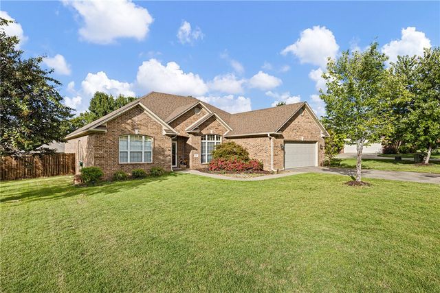 68 Larkspur Court, Russellville, AR 72802
