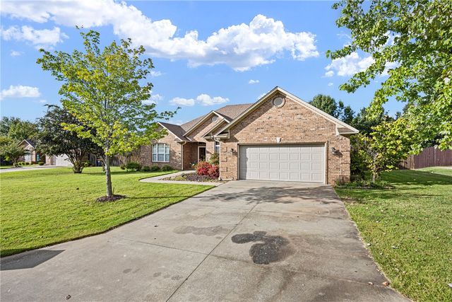 68 Larkspur Court, Russellville, AR 72802