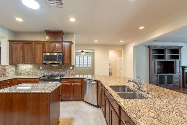 9567 Oakham Way, Elk Grove, CA 95757