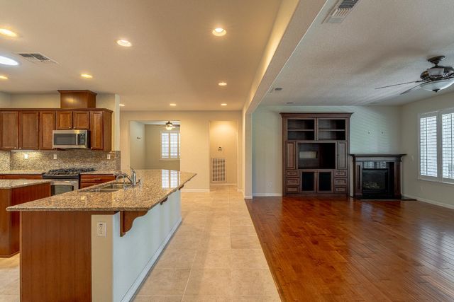 9567 Oakham Way, Elk Grove, CA 95757
