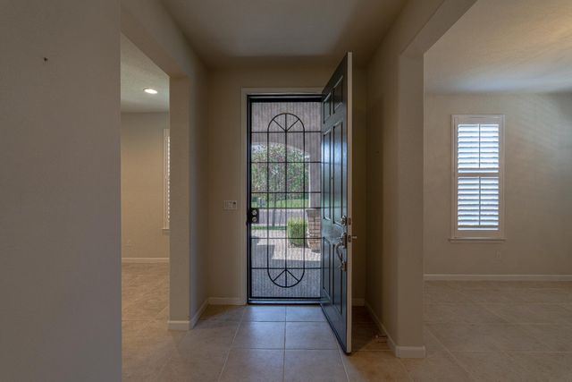 9567 Oakham Way, Elk Grove, CA 95757