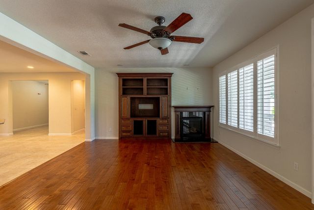 9567 Oakham Way, Elk Grove, CA 95757