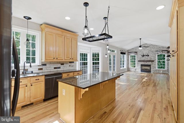 17432 BROWNSVILLE LN, Hamilton, VA 20158