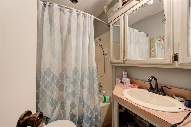 8201 S Hiwassee Road, Oklahoma City, OK 73150