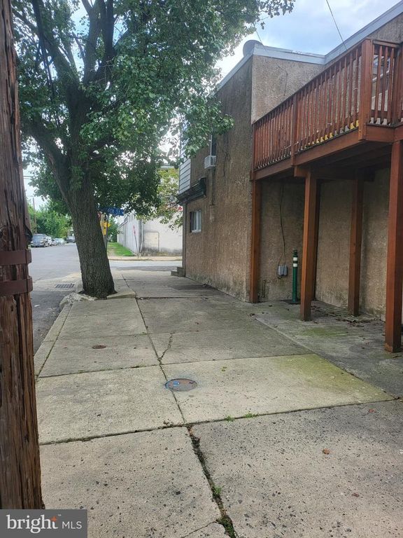 2100 W 6TH ST, CHESTER, PA 19013 — photo 2