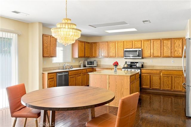 10619 Grand Prairie Dr, Bakersfield, CA 93311
