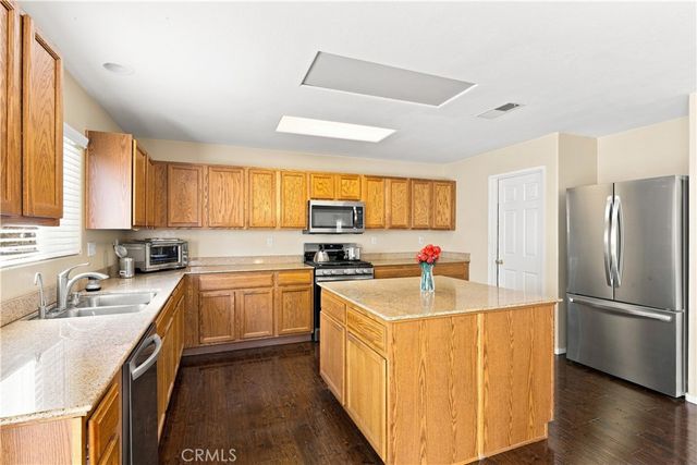10619 Grand Prairie Dr, Bakersfield, CA 93311