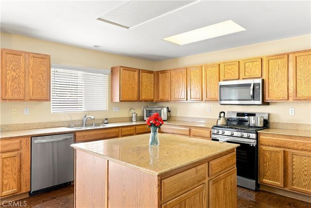10619 Grand Prairie Dr, Bakersfield, CA 93311