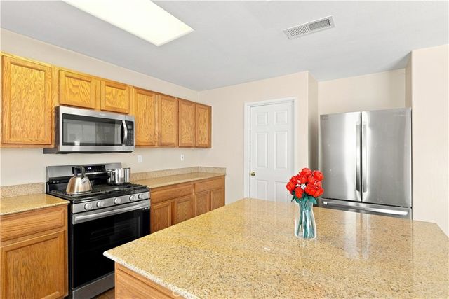10619 Grand Prairie Dr, Bakersfield, CA 93311