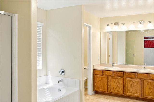 10619 Grand Prairie Dr, Bakersfield, CA 93311