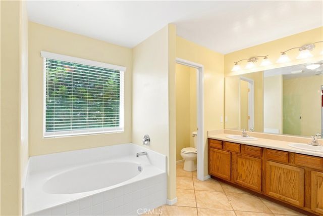 10619 Grand Prairie Dr, Bakersfield, CA 93311