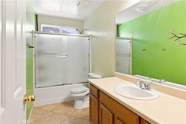 10619 Grand Prairie Dr, Bakersfield, CA 93311