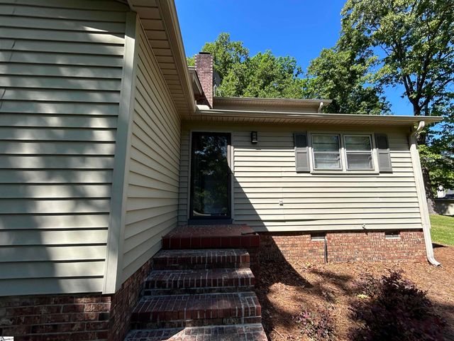 75 Creekfield Road, Clinton, SC 29325