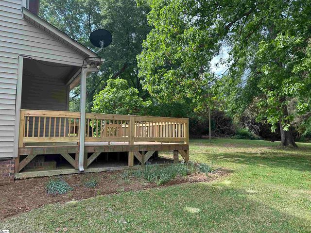 75 Creekfield Road, Clinton, SC 29325