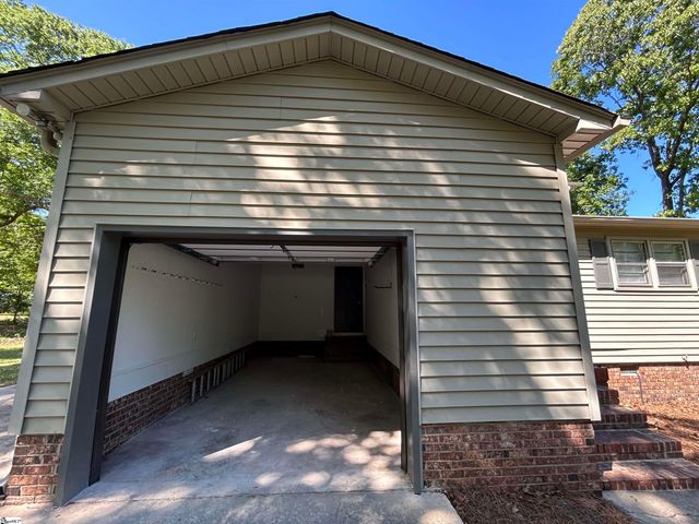 75 Creekfield Road, Clinton, SC 29325
