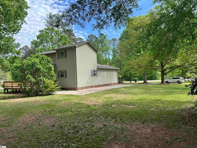 75 Creekfield Road, Clinton, SC 29325