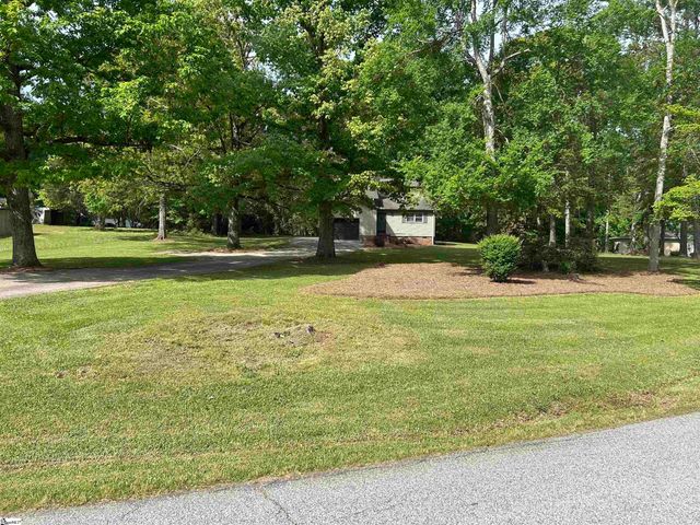 75 Creekfield Road, Clinton, SC 29325