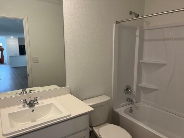 2215 Cyclone DR, Lockhart, TX 78644