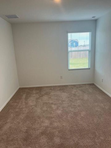 2215 Cyclone DR, Lockhart, TX 78644